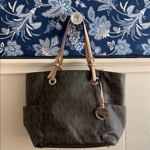 MICHAEL KORS BROW JET SET TOTE BAG